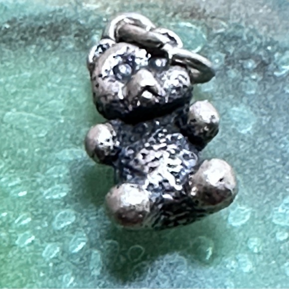 JAMES AVERY RETIRED CHARM 925 STERLING SILVER TEDDY BEAR CUT BAIL 5505 Y - Picture 10 of 12